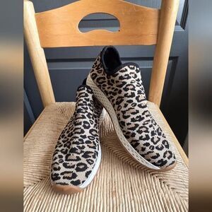 Leopard Print Slip-On Fashion Sneakers. Sz 8